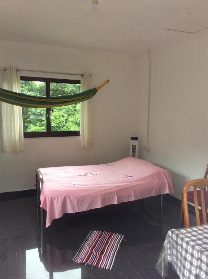 Papayas Self Catering Room Victoria Bagian luar foto