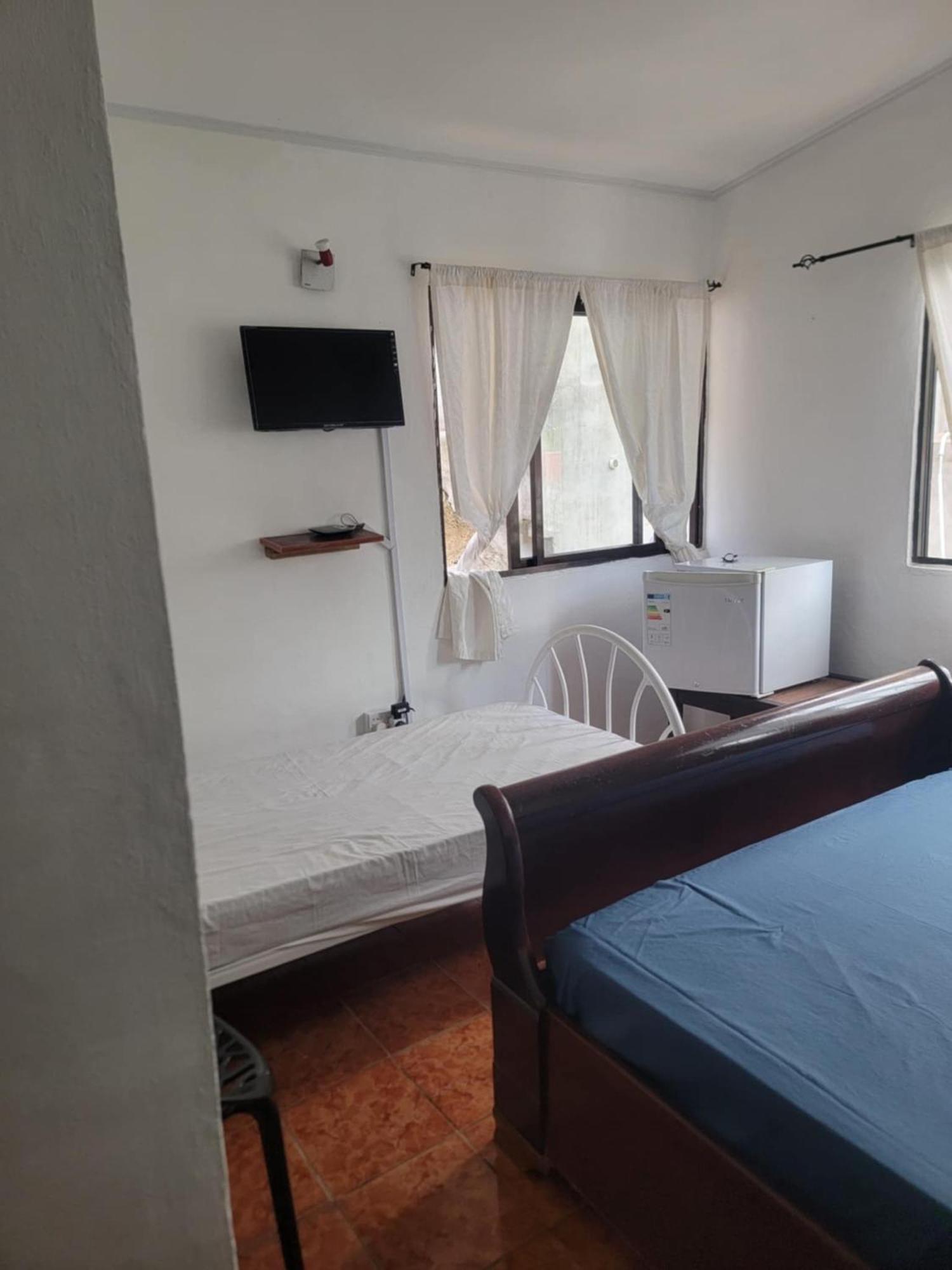 Papayas Self Catering Room Victoria Bagian luar foto